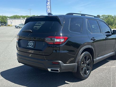 Certified 2025 Honda Pilot Black Edition image 6