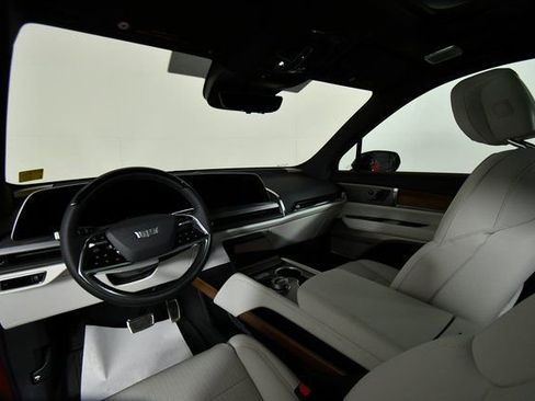 New 2026 Cadillac Vistiq Luxury w/ LPO, Floor Liner Package image 10