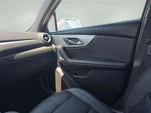 Used 2020 Chevrolet Blazer LT image 16