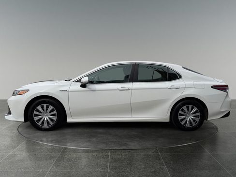 Used 2020 Toyota Camry LE FWD image 5