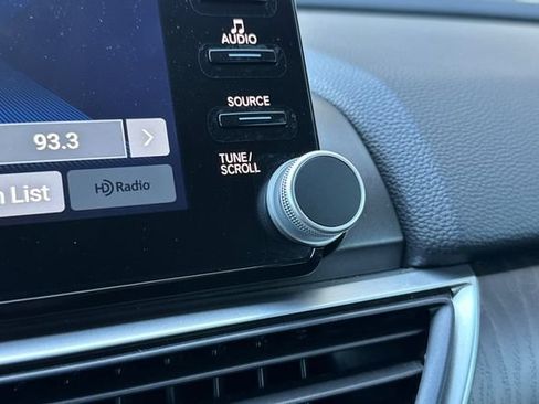 Used 2020 Honda Accord Touring image 32