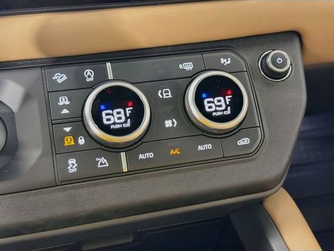 Certified 2025 Land Rover Defender 110 X-Dynamic SE AWD/4WD image 16