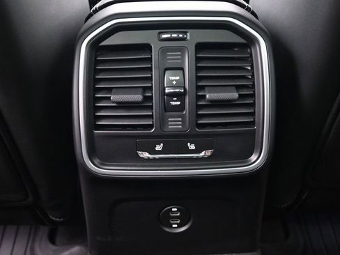 Certified 2026 Porsche Macan S AWD/4WD image 8