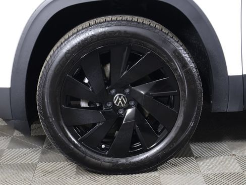 Used 2024 Volkswagen Atlas Cross Sport SE w/ Black Wheel Package AWD/4WD image 22
