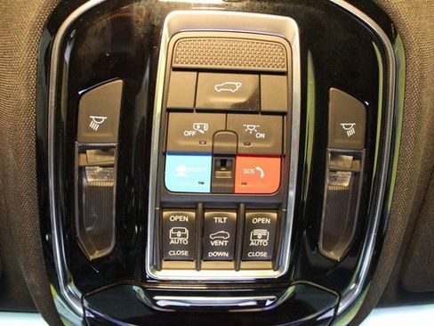 Used 2021 Jeep Grand Cherokee L Summit w/ Luxury Tech Group V image 33