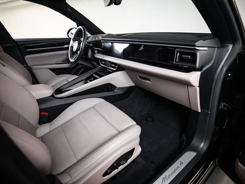 Certified 2024 Porsche Macan 4 Electric AWD/4WD image 28