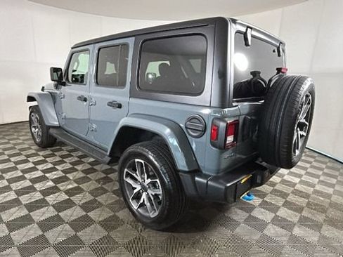 Used 2024 Jeep Wrangler Unlimited w/ Convenience Group AWD/4WD image 4
