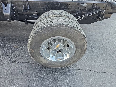 Used 2024 Chevrolet Silverado 3500 LT w/ Convenience Package image 4