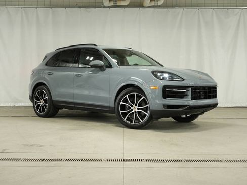 Certified 2025 Porsche Cayenne image 9
