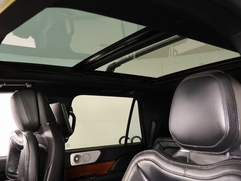 Used 2018 Lincoln Navigator Reserve w/ Technology Package image 15