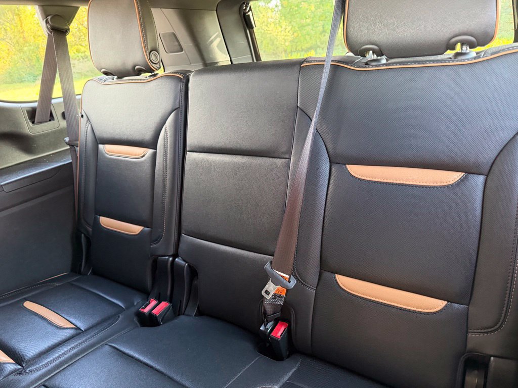 Used 2023 GMC Yukon XL AT4 w/ AT4 Premium Package AWD/4WD image 18