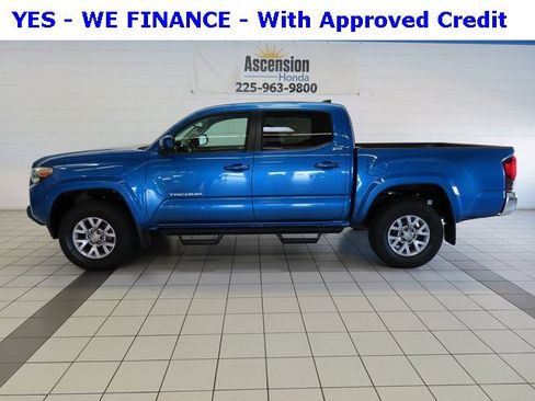 Used 2018 Toyota Tacoma SR5 image 3