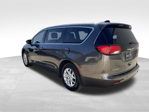 Used 2022 Chrysler Voyager LX FWD image 7