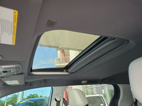 Used 2022 Toyota Sienna XSE FWD image 28