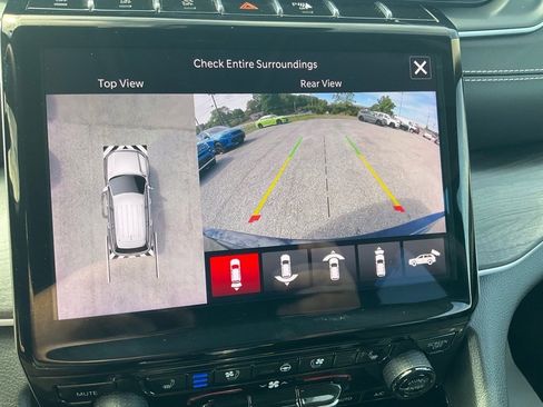 Used 2023 Jeep Grand Cherokee Limited w/ Luxury Tech Group II image 10