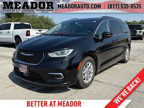 Used 2022 Chrysler Pacifica Touring-L FWD image 1