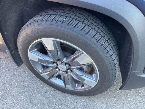 Used 2018 GMC Acadia SLT AWD/4WD image 2