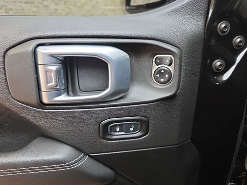 Used 2021 Jeep Wrangler Unlimited Sahara image 24