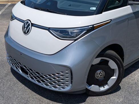 Used 2025 Volkswagen ID. Buzz Pro S Plus RWD image 13
