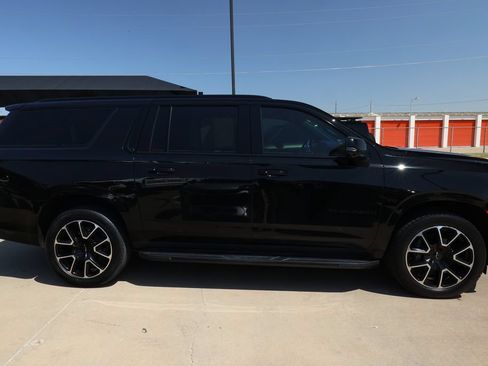 Used 2023 Chevrolet Suburban RST w/ Luxury Package AWD/4WD image 4