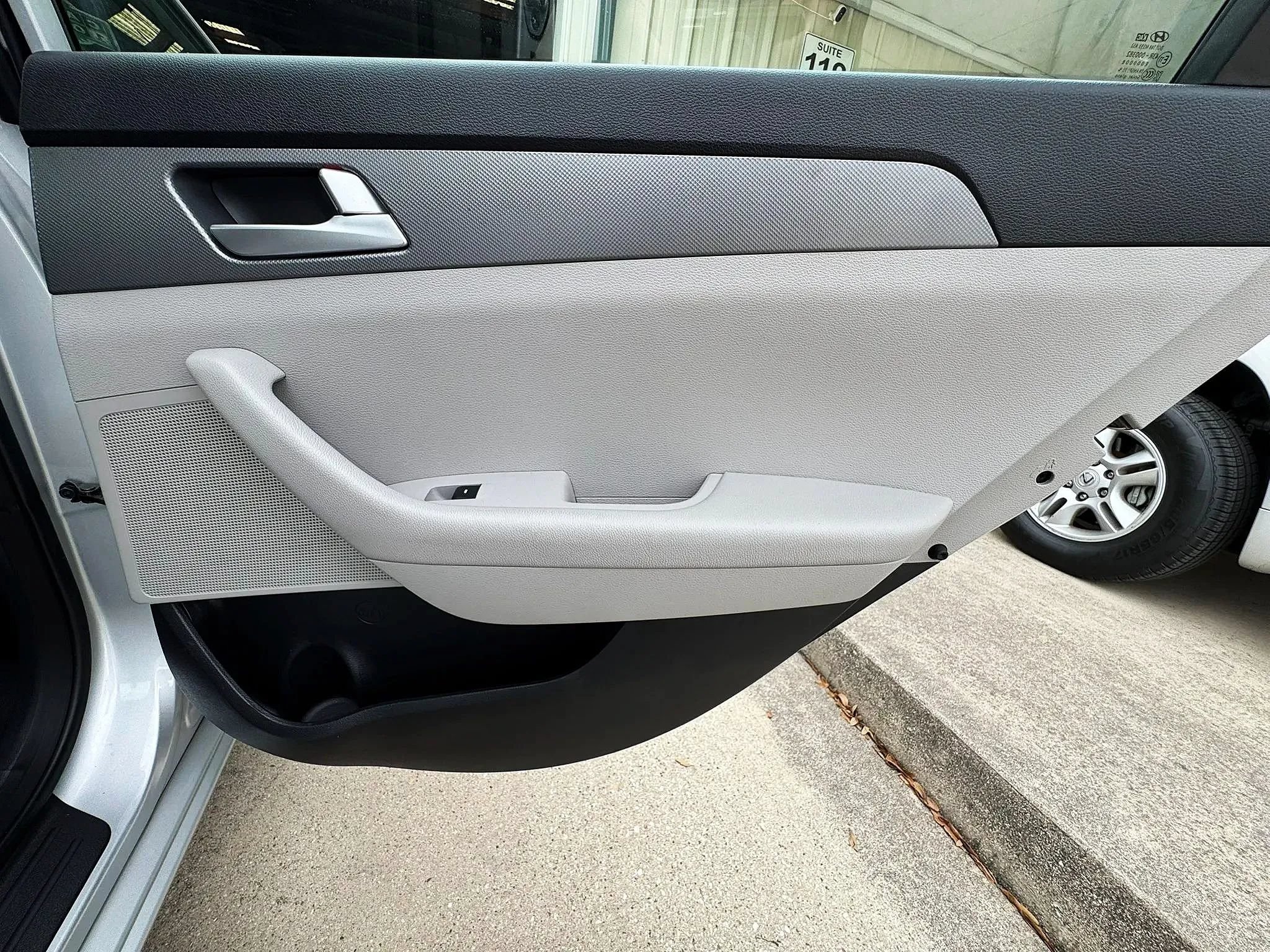 Used 2015 Hyundai Sonata SE FWD image 29