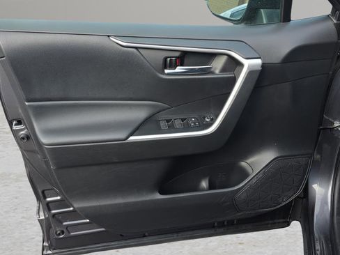 Used 2022 Toyota RAV4 XLE image 9
