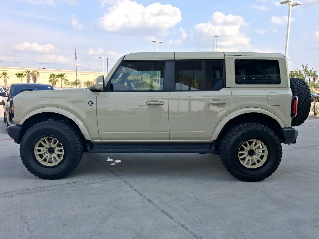 Used 2025 Ford Bronco Outer Banks AWD/4WD image 3