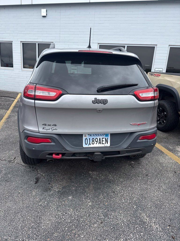 Used 2016 Jeep Cherokee Trailhawk w/ Comfort/Convenience Group AWD/4WD image 11