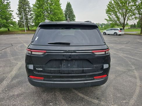 Used 2023 Jeep Grand Cherokee Limited w/ Black Appearance Package AWD/4WD image 5