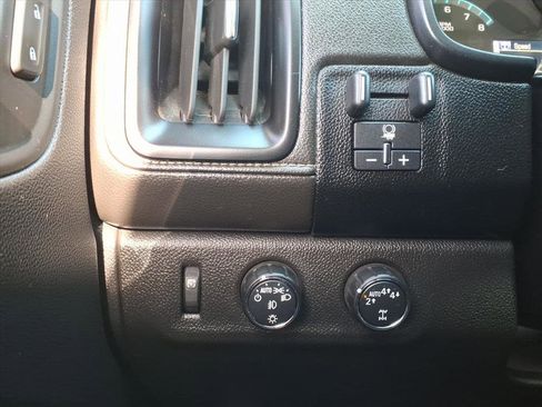 Used 2018 GMC Canyon Denali image 24