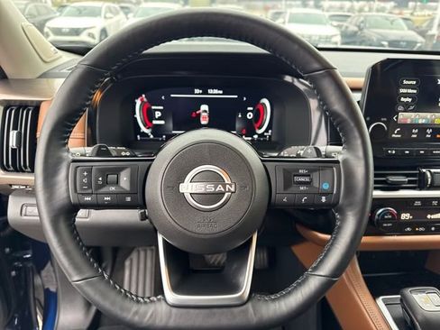 Used 2024 Nissan Pathfinder Platinum w/ Cargo Package image 18