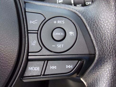 Used 2025 Toyota RAV4 XLE w/ Convenience Package FWD image 38
