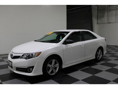 Used 2013 Toyota Camry XLE image 7