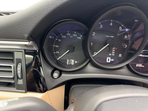 Used 2025 Porsche Macan Turbo image 58