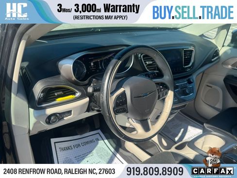 Used 2017 Chrysler Pacifica Limited FWD image 14