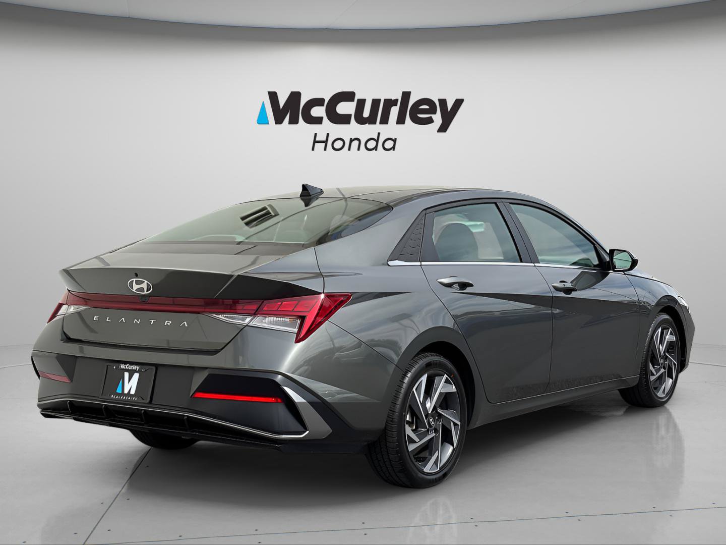 Used 2025 Hyundai Elantra SEL FWD image 3