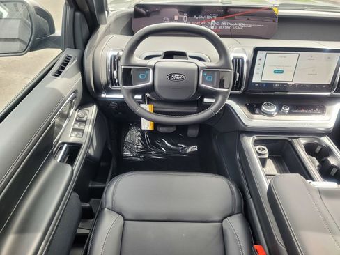 New 2026 Ford Expedition Platinum image 39