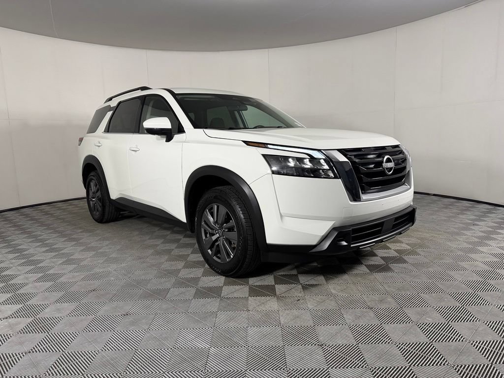 Used 2024 Nissan Pathfinder SV FWD image 5