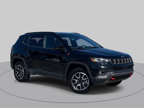 Certified 2024 Jeep Compass Trailhawk w/ Trailhawk Convenience Group AWD/4WD image 1