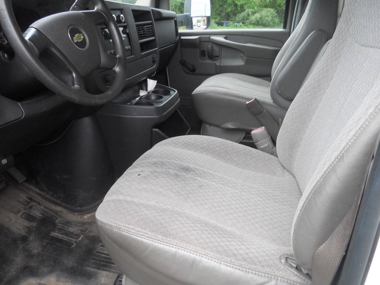 Used 2013 Chevrolet Express 3500 Extended RWD image 12