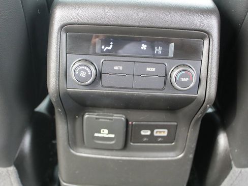 Used 2023 GMC Acadia SLT image 27