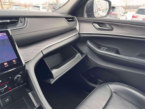 Used 2024 Jeep Grand Cherokee L Limited w/ Luxury Tech Group II image 28