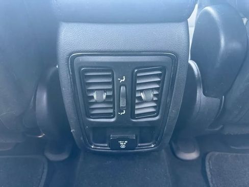 Used 2021 Jeep Grand Cherokee Laredo w/ Security & Convenience Group AWD/4WD image 29