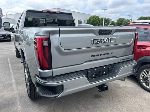 Used 2026 GMC Sierra 2500 Denali Ultimate w/ LPO, Black Badging Package AWD/4WD image 6