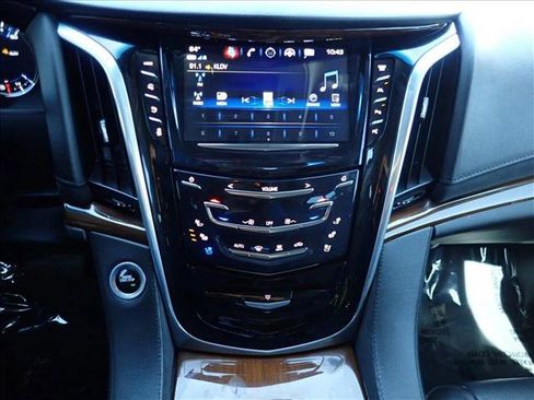 Used 2020 Cadillac Escalade Luxury AWD/4WD image 19
