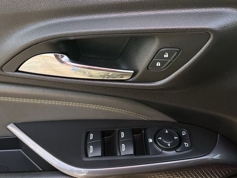 Used 2024 Chevrolet Trax ACTIV w/ Sunroof Package image 24