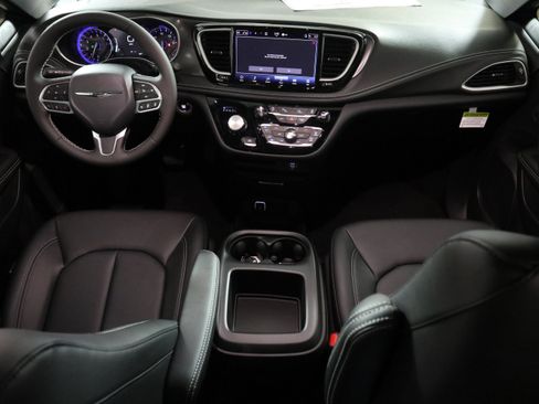 New 2026 Chrysler Pacifica Select image 15