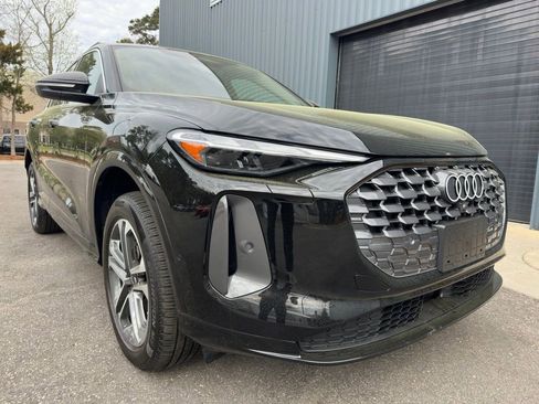 Used 2025 Audi Q5 Premium w/ Convenience Package image 1