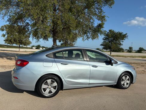 Used 2017 Chevrolet Cruze LS FWD image 50