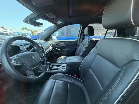 Used 2025 GMC Acadia Elevation w/ Elevation Premium Package AWD/4WD image 11